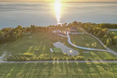 Image de The Sunset Estate - Lake Huron's most luxurious short term rental