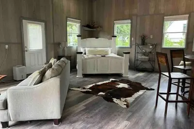 Image de \"The Lodge\" at Canton Street, Roswell, pool\n\n