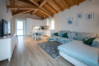 Apartment with balcony and parking spot, 400 meters from the lake - Larihome A20