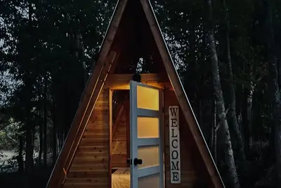 Image de Lakefront Transforming Micro Cottage on Cherokee Lake