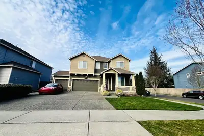 Bright &  Spacious Modern House With Gorgeous Landscape + Ac\nSEATTLE
