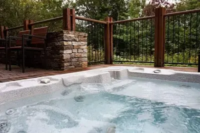 Image de Luxury Tremblant Chalet - Ski-in/Ski-out Panache