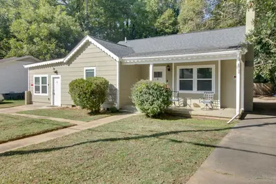 Image de Dog-Friendly Shelby Home w/ Private Yard & Hot Tub