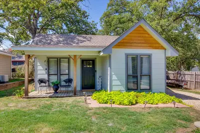 Image de Charming Granbury Cottage Retreat w/ Private Patio