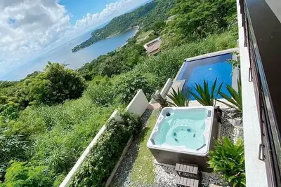 Image de Breathtaking sea and hill view. 5 mins drive to beach. Pet Friendly.