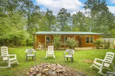Image de Cozy Virginia Escape w/ Deck, Grill & Fire Pit!