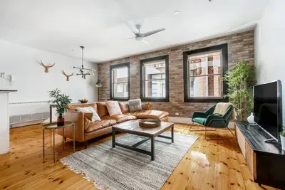 Image de Heritage Charm in Melbournes Heart with Rooftop