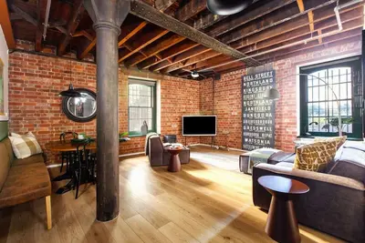 Image de Retro meets Industrial at Heritage Bond Store