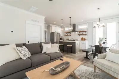 Image de Durham's Modern FarmHome! Minutes from Downtown and a mile from Duke University!