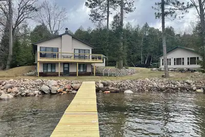 Image de Country style 4 Bdrm with family suite, 3Ba house on Lake Metonga, Crandon Wi.