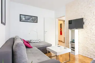 Image de Appartement de deux chambres avec air conditionné Split (A-21804-a)