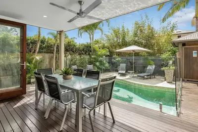 Image de Bora Blue is a beautifully appointed apartment close to river