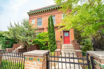 Image de Charming Lower-Level Flat, Walk to Sports Stadiums