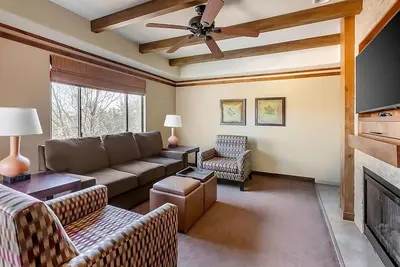 Image de Your Relaxing Getaway Awaits! Fully-Equipped Kitchen Parking, Outdoor Pool!