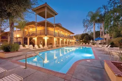 Image de Walk to DisneyLand! ! Dolphins Cove Resort. Add Nights 5, 6 &7 only 50 each