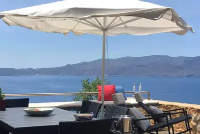 Ravdoucha Epavlis Athina Villa with pool