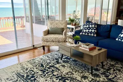 Image de Gotl Strip - Private Beach - Lake Erie Views- Sunset Vacation Rentals