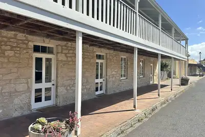 Image de Robe Terraces 3 - Located right in the heart of Robe.