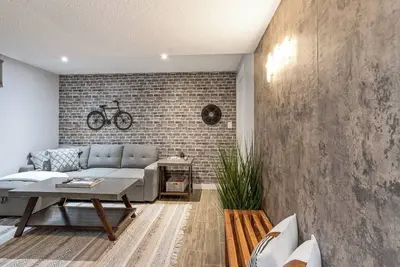 Image de West Edmonton Mall 7 Mins & River Cree 6 Mins, Boxing\/Insta Wall Fun Fun!