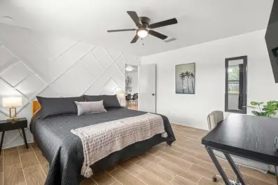 Image de Near Silver Springs & Downtown, with 3 King Size Beds & garage game room!