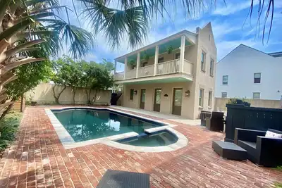 Image de Downtown Charleston Piedaterre with Private Pool, Prime Location\n