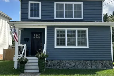 Image de Walk To Downtown Annapolis, Ego Alley, Naval Stadium & Academy