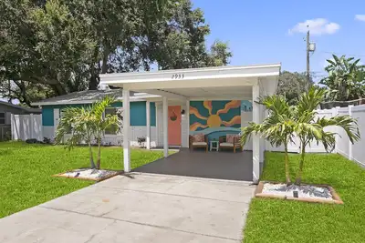 5 min Beaches~Mini Golf~Pool Table~Pets~King Bed +