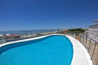 Image de Islantilla Primera Linea de Playa, Piscina, Parking. Muy Exclusivo! !
