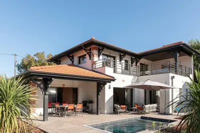 Image de Villa Fabienne en plein centre ville avec piscine