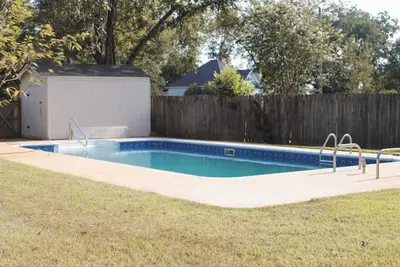 Image de Cozy & Private home w/ in-ground pool