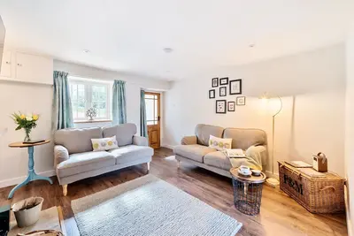 Image de Gorgeous cottage with heated swimming pool