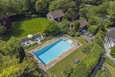 Image de Gardener's Cottage -Tastefully furnished spacious cottage - perfect for family gatherings!