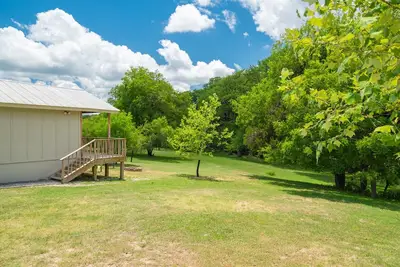 Image de Utopia River Retreat is a secluded paradise nestled along the Sabinal River in the Texas Hill Country.