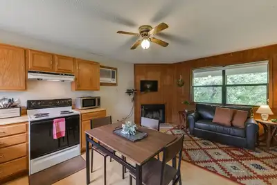 Image de Utopia River Retreat is a secluded paradise nestled along the Sabinal River in the Texas Hill Country.