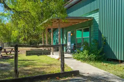 Image de Utopia River Retreat is a secluded paradise nestled along the Sabinal River in the Texas Hill Country.