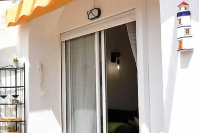 Image de Chic Two-bedroom House w/ Great Terrace - V120a