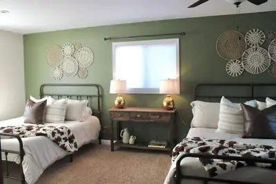 Image de 5 Bed 2 Bath Hot Tub Grill  Pizza Oven Pets