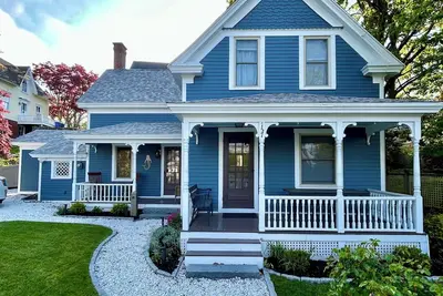 Image de The Secret Mermaid in downtown Mystic! Beautiful & just remodeled!