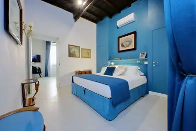 Image de 2 steps from the Spanish Steps