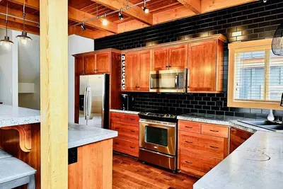 Image de Apex Mountain ~ Kaya`s Retreat