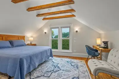 Image de Cedar Falls Gem: Vintage Home With Modern Comforts Near Historic Downtown!