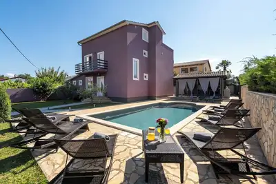 Image de Holiday home with pool, up to 12 people, 5 bedrooms, quiet location