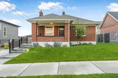 Image de Downtown Hot Tub Bungalow