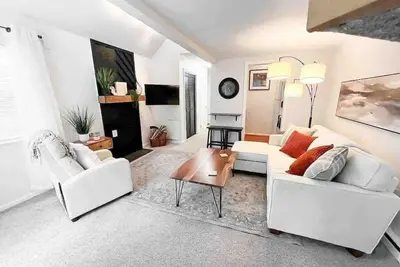 Image de Top (third) floor loft condo. Full resort access.