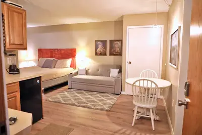 Image de Ski-In/Ski-Out. Bring the family. Sleeps 6.