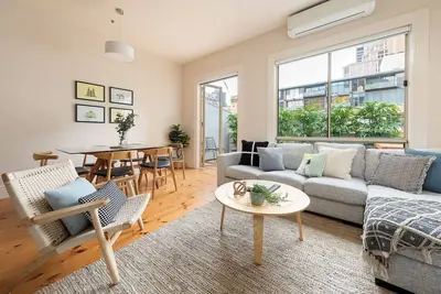 Image de Flinders Lane Solace Double Storey Heritage Gem
