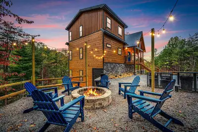 Image de Cabin w/ Views, Hot Tub, Game Room, 3 Kings