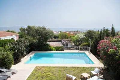 Image de Charming house with private tennis court and pool