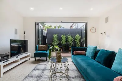 Image de Two Storey Leafy Garden Retreat near the Cbd