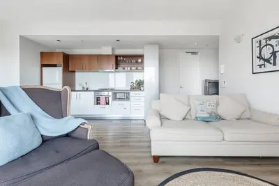 Image de Bright Open Plan Living with Stunning City Views
